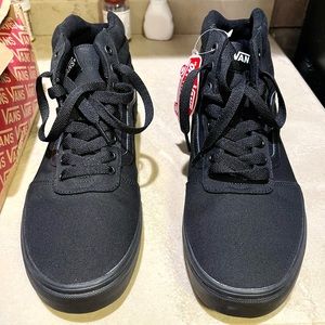 NWT men’s black high top Vans